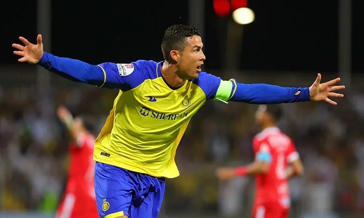 Ronaldo úp mở ý định rời Al Nassr trở lại châu Âu